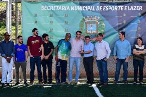 Inaugurada a mini-arena de grama sinttica da Secretaria de Esportes em Umuarama