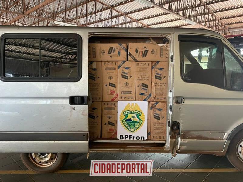 BPFRON apreende Van carregada de cigarros contrabandeados em Guaíra