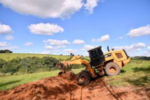 Prefeitura de Umuarama e Seab atendem produtores da APA com conservao de solo