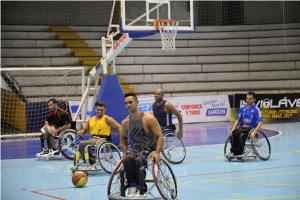 Basquete em cadeiras de rodas da cidade de Umuarama inicia competio em Londrina