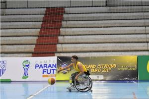 Basquete em cadeiras de rodas da cidade de Umuarama inicia competio em Londrina