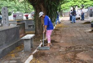 Mutiro inicia limpeza do Cemitrio Municipal