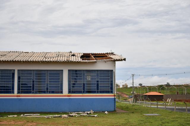 Chuva destelhou parcialmente cerca de 20 casas em Umuarama