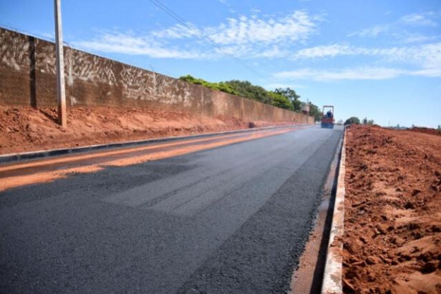 Pavimentação do acesso ao aeroporto de Umuarama está em fase de conclusão