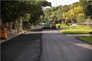 Alm de duplicao de trecho, Avenida Castelo Branco tambm ganha recape em Umuarama