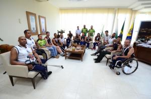 Prefeito de Umuarama recebe os Tigres, campees de basquete nos Jogos Paradesportivos