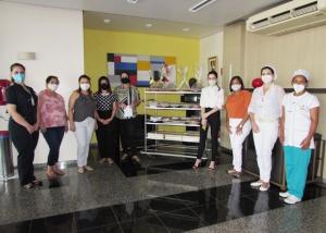 Mulheres de Umuarama prestam homenagens aos profissionais do Hospital Cemil
