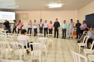 Antecipando Dia do Servidor Pblico, Prefeitura de Umuarama presta homenagens no ptio
