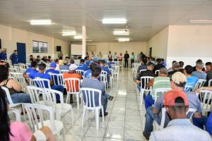 Antecipando Dia do Servidor Pblico, Prefeitura de Umuarama presta homenagens no ptio