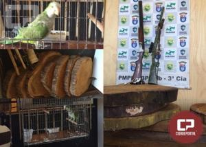 Polcia Ambiental apreende armas, aves e madeiras nativas em Umuarama