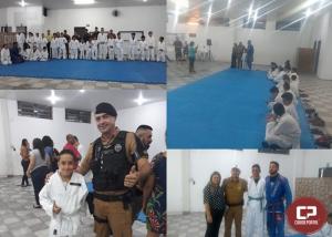 Policiais do 25 BPM visitam projeto social de Jiu-jitsu em Umuarama