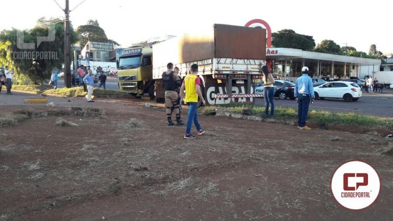 Grave acidente envolve uma carreta e dois veculos prximo ao posto Tio Patinhas em campo Mouro