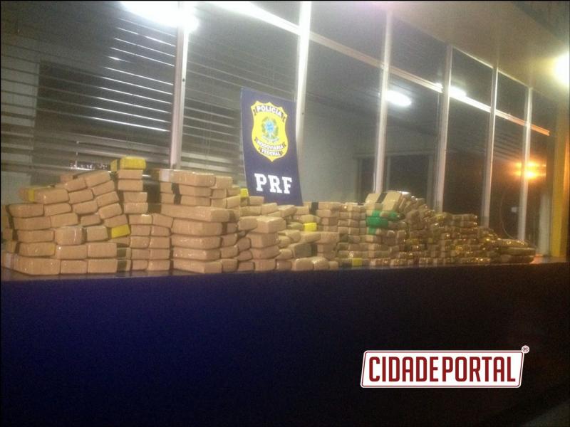 Polcia Rodoviria Federal de Santa Terezinha de Itaipu apreende uma pessoa com 239 kg de maconha