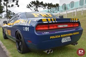 PRF passa a usar como viatura Dodge Challenger apreendido em ação contra o tráfico no Paraná