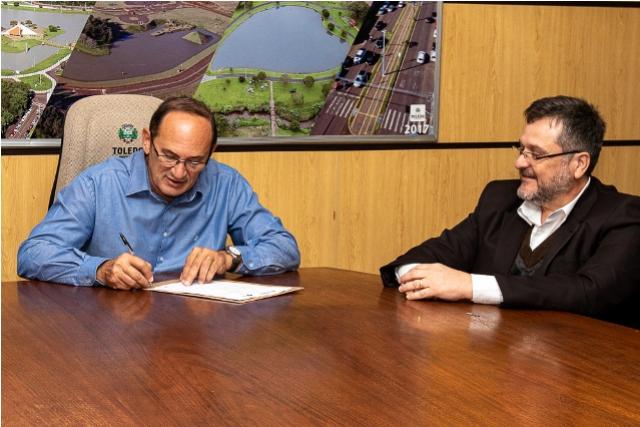 Prefeitura de Toledo renova parceria com Unipar para exames laboratoriais
