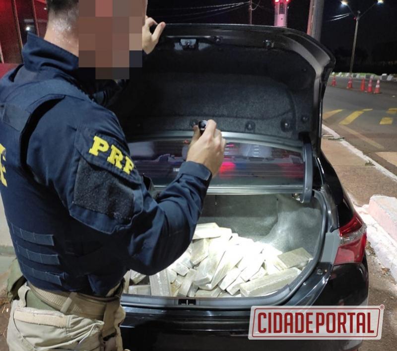 PRF apreende mais de 100kg de maconha e recupera carro roubado em Santa Terezinha de Itaipu