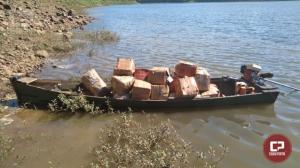 Policiais apreendem embarcao com azeite importado irregularmente em Foz do Iguau