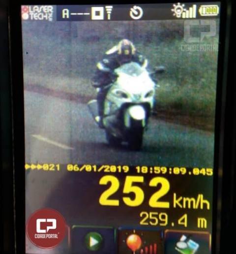 Polcia Rodoviria Estadual de Santa Helena flagra motociclista em 252 KM/H durante operao Radar