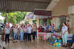 Natal Solidrio da Secretaria Municipal da Educao ressalta esprito natalino na APA - Lar dos Idosos