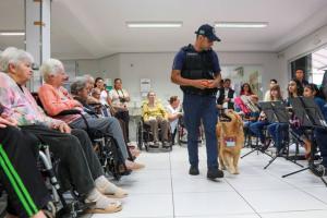 Projeto "Meu Amigo Animal" proporciona alegria para idosos de Toledo