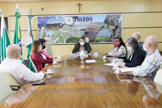 Prefeitura de Toledo e construtora firmam contrato para reforma do CMEI Sueli Gruber