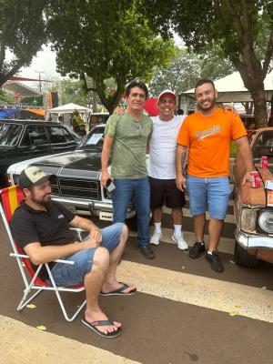 Encontro de Carros Antigos e Tardezinha na Praça foram realizados em Goioerê neste domingo, 19
