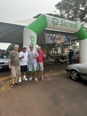 Encontro de Carros Antigos e Tardezinha na Praça foram realizados em Goioerê neste domingo, 19