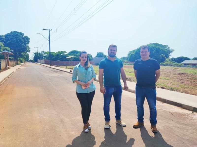 Vila Rural Santa Felicidade recebe pavimentação asfáltica e calçadas em Rancho Alegre do Oeste