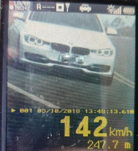 Motorista  flagrado  142km/h durante fiscalizao da PRE em  Cascavel