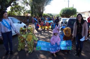 Crianas do CMEI Candeias e Santa Brbara realizaram desfile cvico