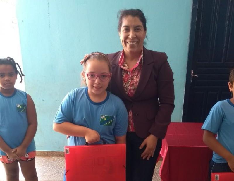Kits Escolares foram entregues para alunos da Rede Municipal de Ensino de Rancho Alegre D'Oeste