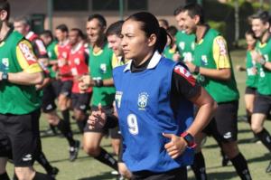 rbitra paranaense  destaque no quadro da Fifa e sonha com Mundial