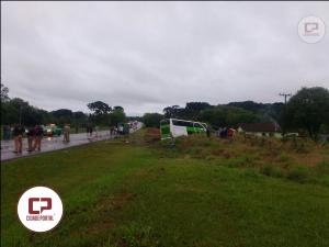 Coliso frontal entre nibus e carro deixa dois mortos em Prudentpolis