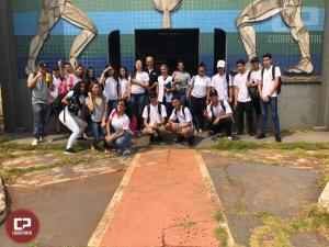 Alunos do 2 Ano do Duque de Caxias visitam o Campus da UEM em Goioer