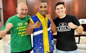 Havan renova patrocnio com boxeador Esquiva Falco