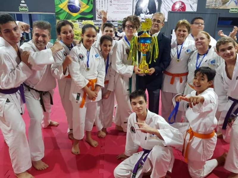 Karate em festa com troca de Faixa e Copa Yobukan guas Claras e Trpfu Sensei Alvaro Martins