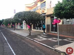 Outubro Rosa chega a Goioer decorando a Avenida com bales