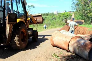 Secretaria de Viao e Obras instalou tubulao em Jaracati na estrada de acesso a empresa Amitec