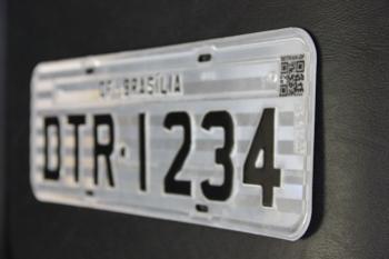 Placas de identificao de veculos tero QR Code