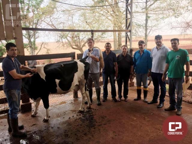 Programa de apoio a bovino cultura de Quarto Centenrio recebe ateno da administrao
