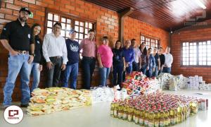 Sociedade Rural de Goioer entrega uma tonelada de alimentos para entidades