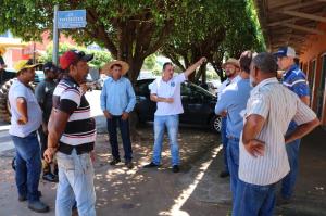 Secretaria de Viao e Obras intensifica servio de revitalizao asfltica finalizando a rua Rio Negro