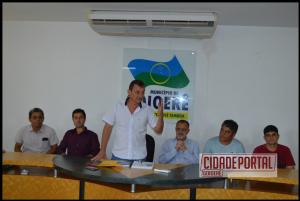Pedro Coelho apresenta relatrios da situao da prefeitura municipal de Goioer