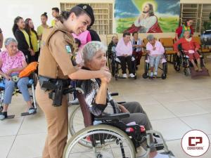 Militares e Voluntrios do Projeto T Curando fazem visita ao Recanto do velhinho em Cianorte