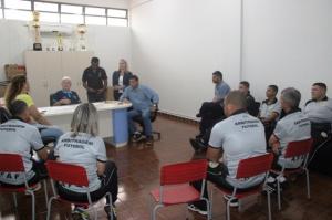 Coordenao dos JEPS Bom de Bola rene rbitros para reunio tcnica em Ubirat