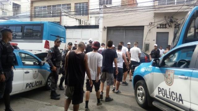 Membros de organizada do Vasco so detidos, torcidas entram em conflito no RJ