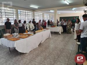 Ex-diretora e professora foram homenageadas pelo Colgio Estadual Vila Guara