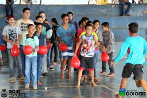 Dezenas de crianas e adolescentes do distrito de Jacarati participaram do projeto manh recreativa