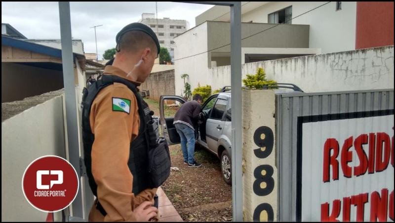 Polcia Militar recupera veculo roubado de taxista ontem em Campo Mouro.
