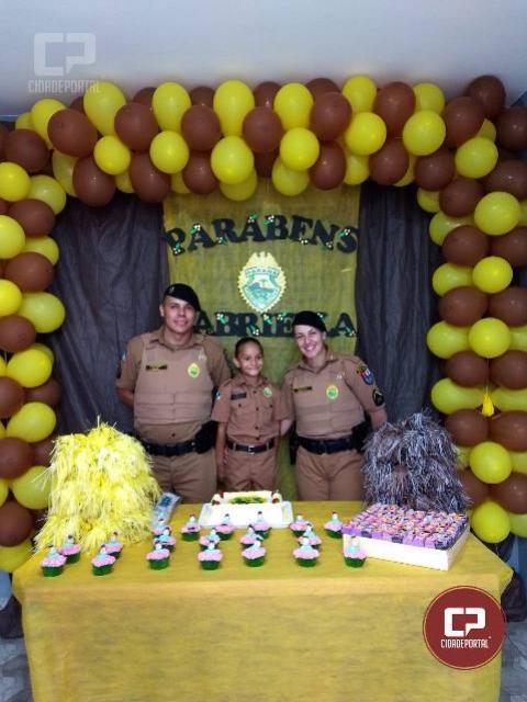 Polícia Militar comparece em aniversário temático de criança em Maringá